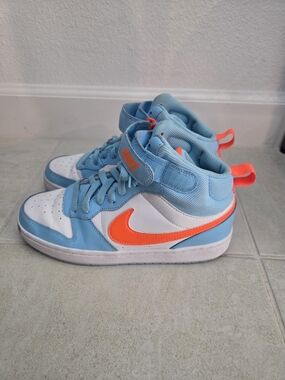 BOYS Nike Mid-Top Sneakers in Light Blue & Neon Orange SIZE 7Y